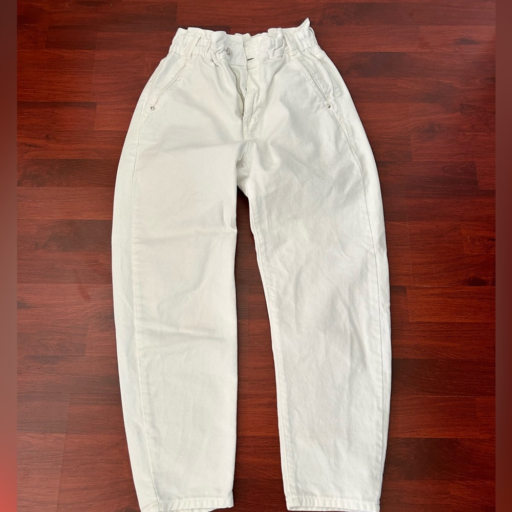 Zara High Waisted Paperbag Jeans!